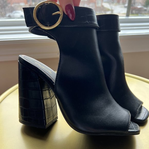 Qupid Black Leather Peep Toe Heels - Picture 5 of 8